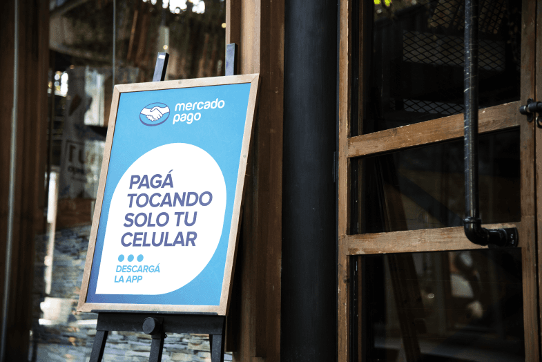 El pago con QR llega al transporte público: fechas y todo lo que hay que saber para pagar el colectivo con el celular