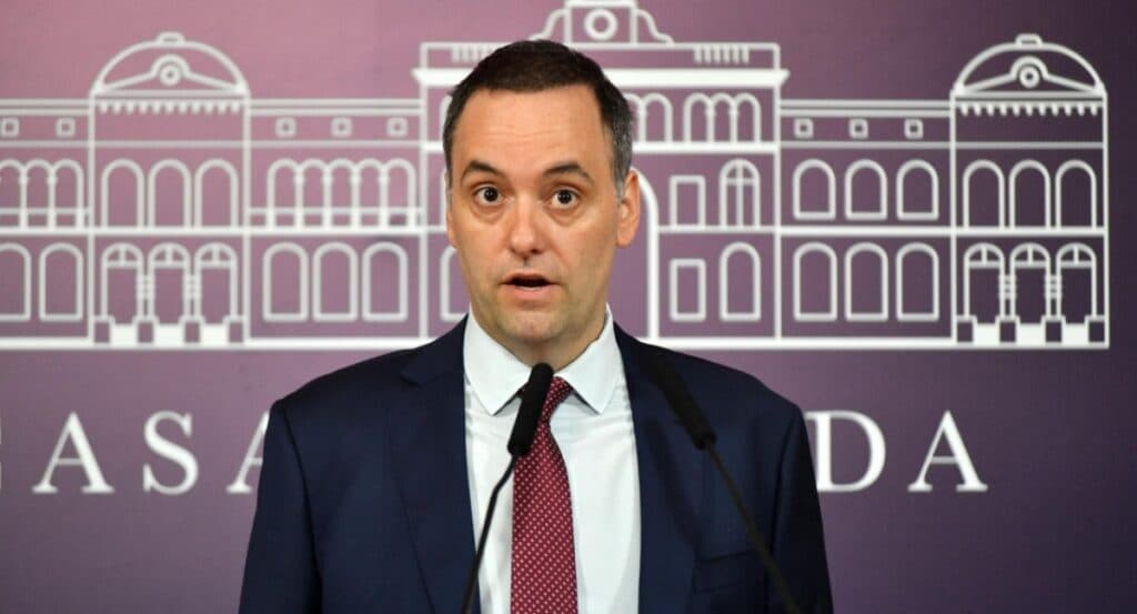 El Gobierno negó que no se haya controlado un vuelo privado en el que llegó al país una dirigente conservadora