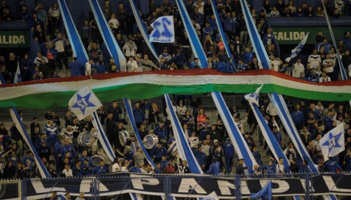 Barras de Vélez atacaron a policías fuera de servicio que jugaban un partido de fútbol