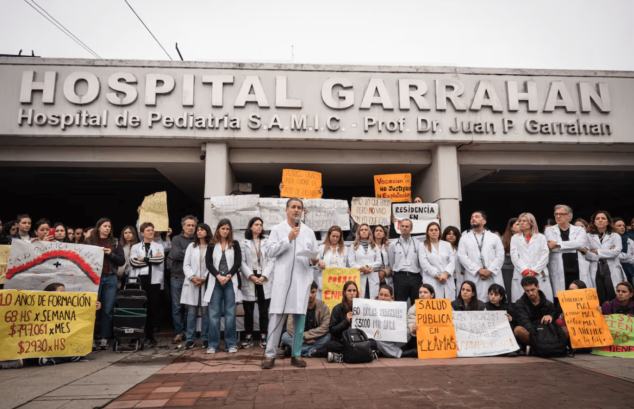 El Gobierno le pide a los médicos del Garrahan que frenen las medidas de fuerza por 48 horas para hacerles una nueva propuesta