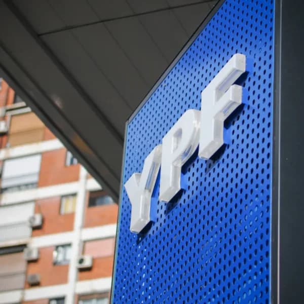 Default del 2001: otros fondos buitre piden que Argentina pague con acciones de YPF