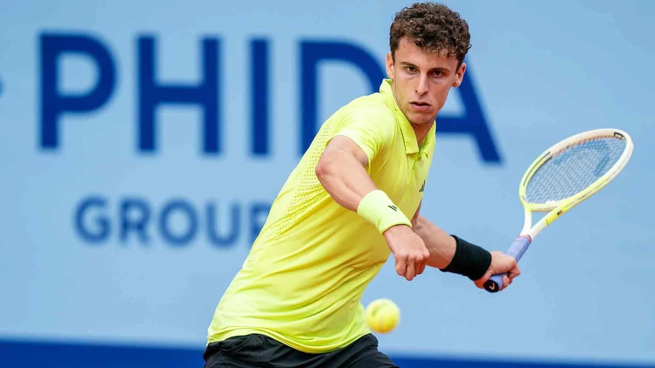 Juan Manuel Cerúndolo le ganó al máximo favorito y jugará las semifinales del torneo de Gstaad en Suiza