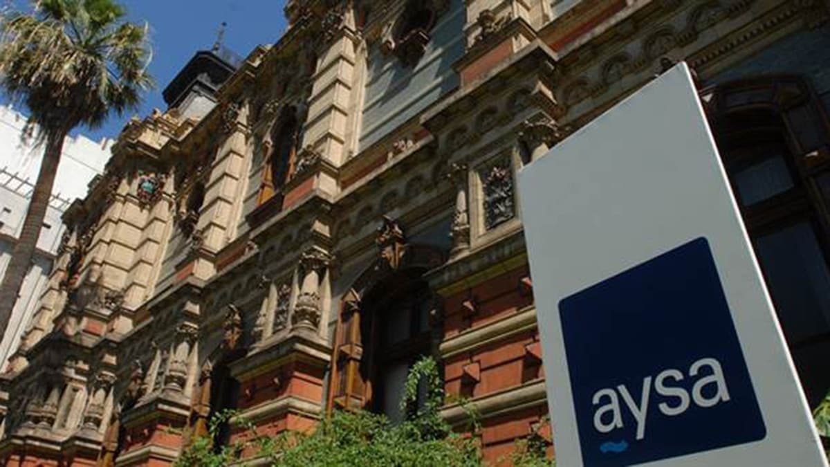 El Gobierno dio un nuevo paso en la privatización de AySA y habilitó los cortes de servicio por falta de pago