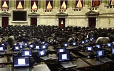 Senadores kirchneristas pidieron a Victoria Villarruel que no deje usar los baños del Congreso a los policías que trabajan en los operativos