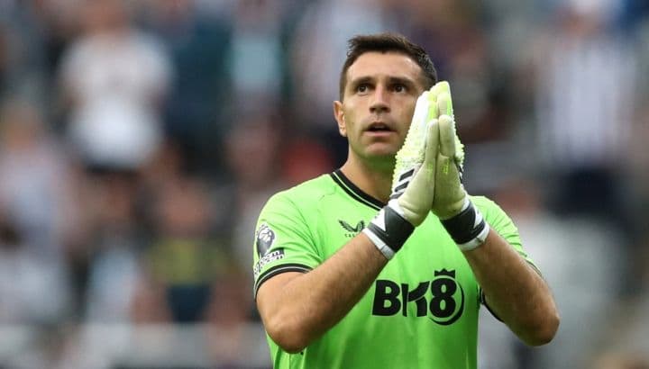 Incertidumbre en Inglaterra por el futuro del Dibu Martínez tras la oferta rechazada por el Aston Villa