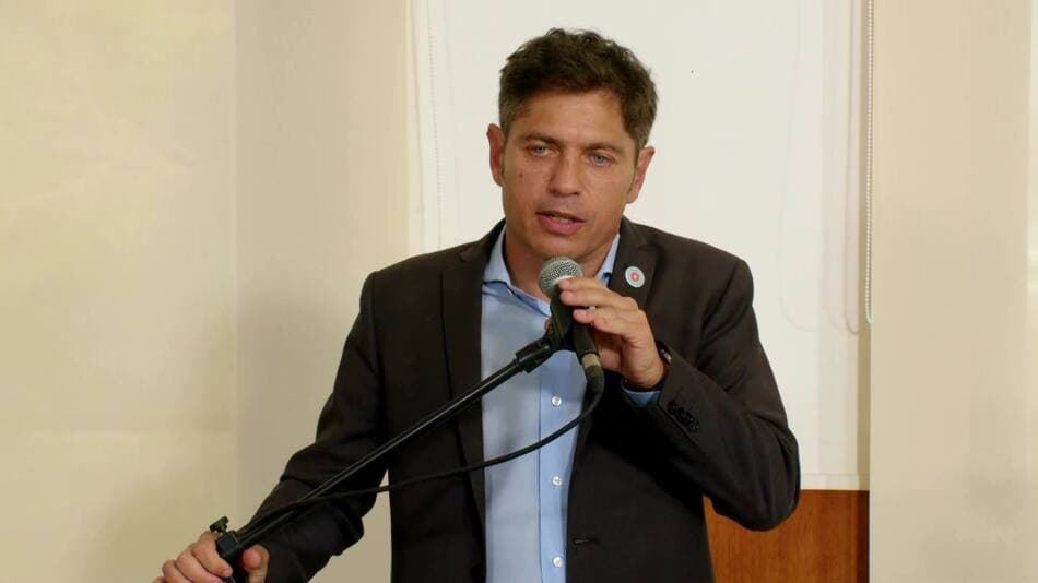 Kicillof habló sobre los 24 policías apartados por vínculos con un candidato de Milei: “Hay leyes que respetar”