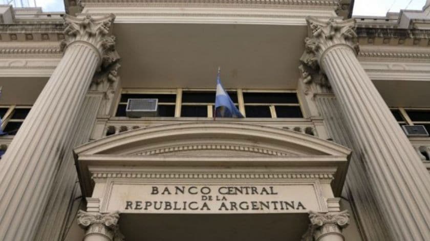 Nueva medida para contener al dólar: el BCRA habilitó una herramienta que los bancos reclamaban antes del último salto de la divisa
