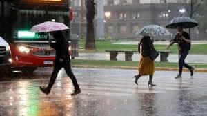 Continúa la alerta naranja por la ciclogénesis que azota al AMBA: cuándo dejará de llover