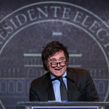 El Gobierno adjudica la volatilidad financiera al clima electoral y pone todas sus expectativas en el viaje a los EEUU