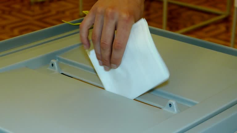 La Cámara Electoral ordenó reimprimir los afiches de candidatos, con Diego Santilli y sin Espert en la lista de La Libertad Avanza