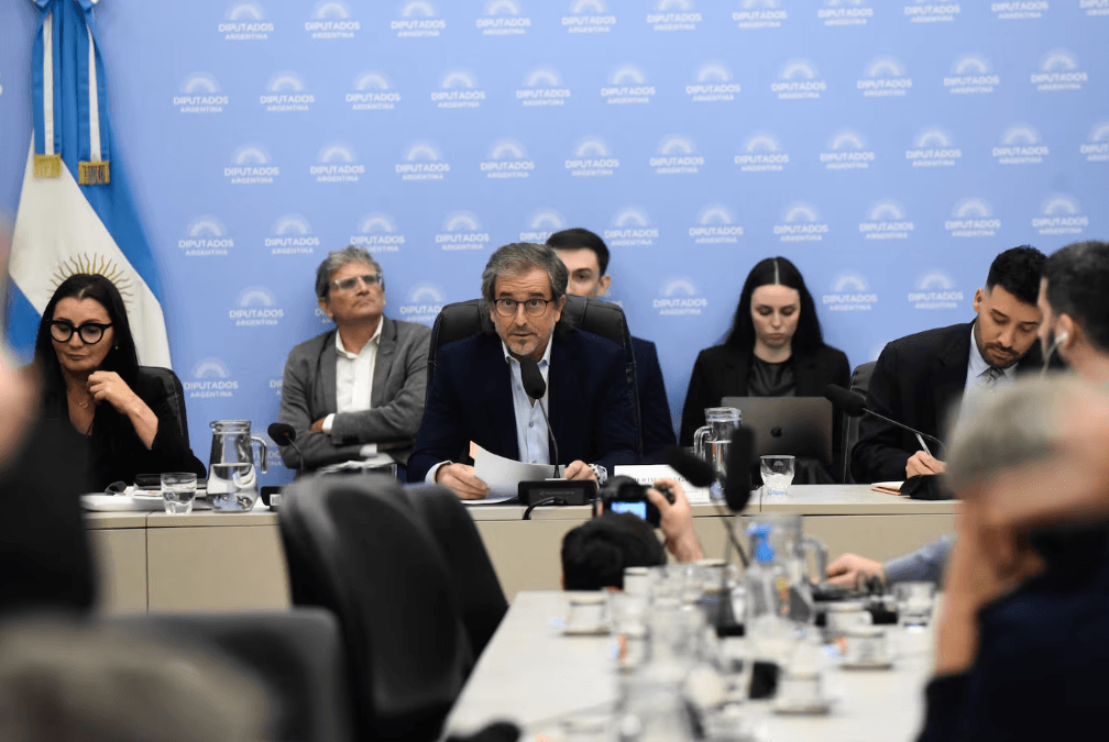 Presupuesto 2026: la oposición busca el dictamen mientras el oficialismo quiere tratarlo en extraordinarias