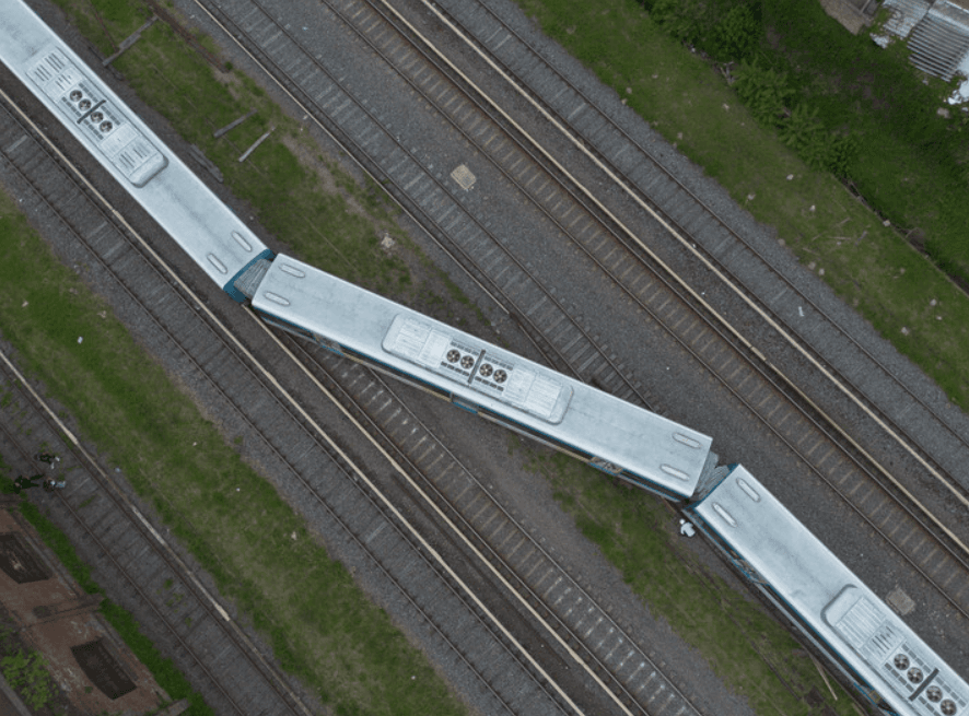 Así descarriló el tren de la línea Sarmiento en Liniers: el video del momento en que parte de la formación cambia de vía
