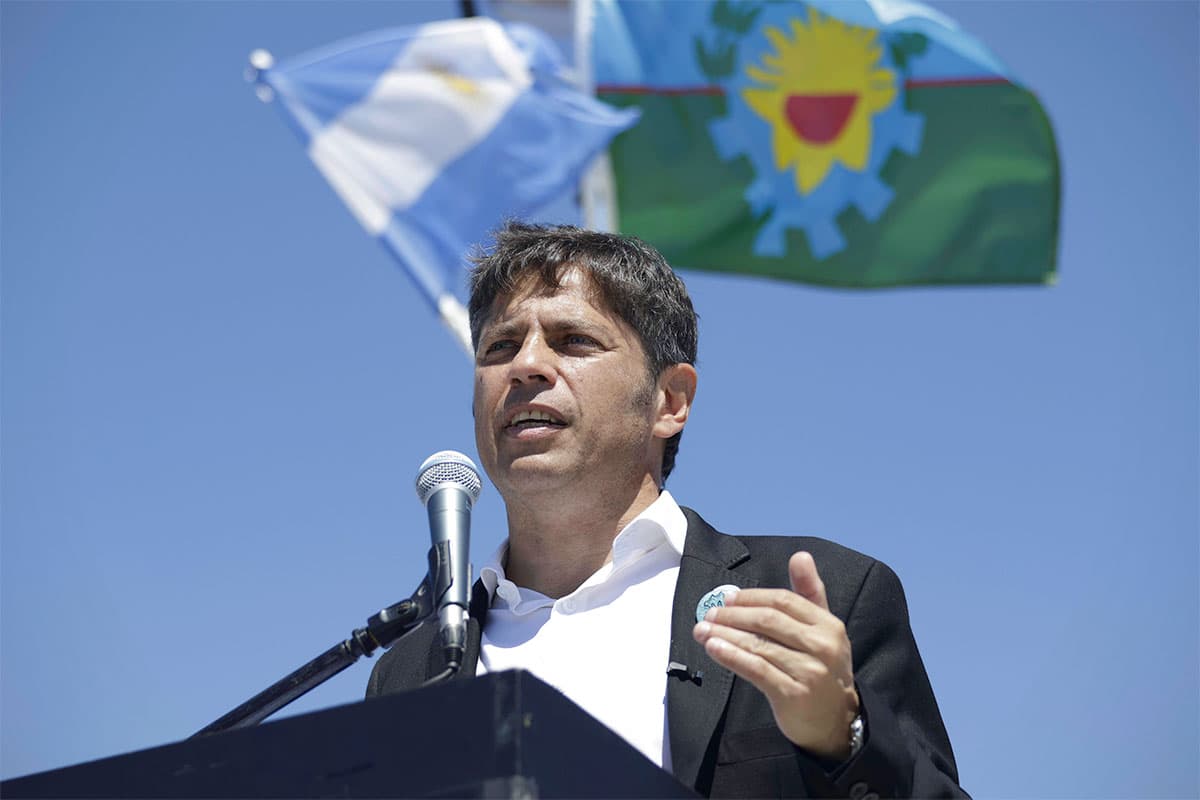 Kicillof lanzó un filoso mensaje en medio de la interna del peronismo: “Esto no se arregla con un pensamiento que baje de ningún lado”