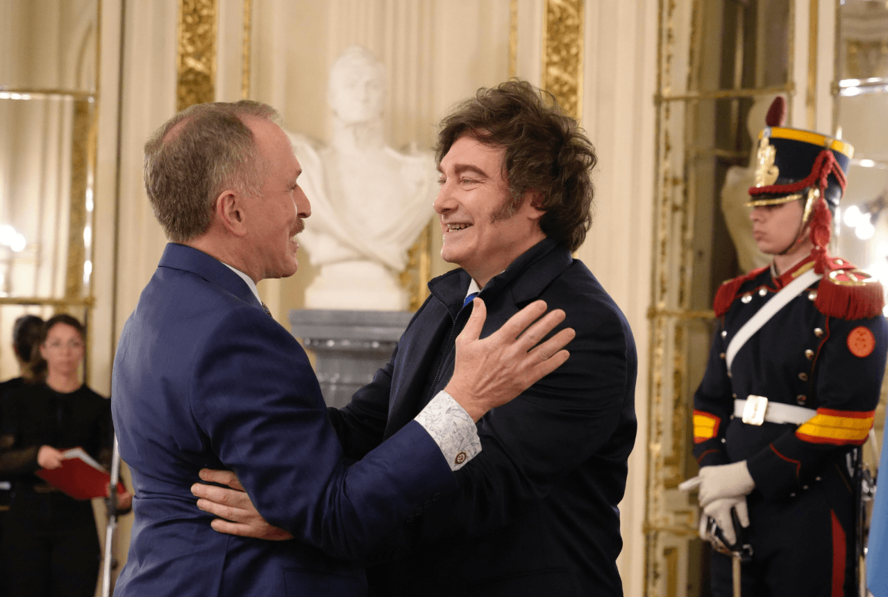 Diego Santili se reúne con Peter Lamelas