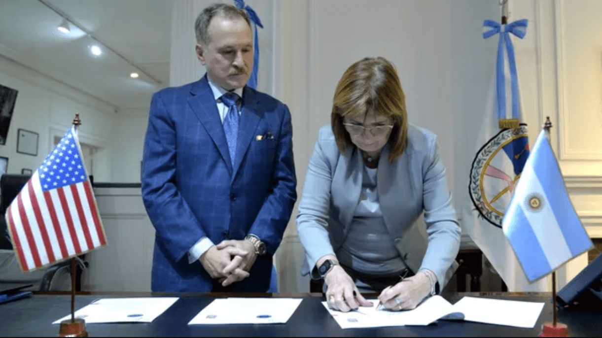 En sus últimas horas en Seguridad, Patricia Bullrich firmó acuerdo con EEUU para investigar a organizaciones criminales