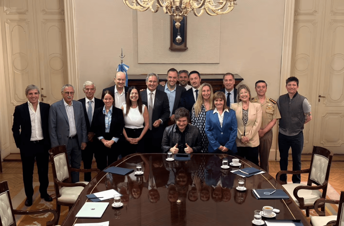 Hay malestar entre los funcionarios por el congelamiento de los sueldos y piden que Milei dé un aumento