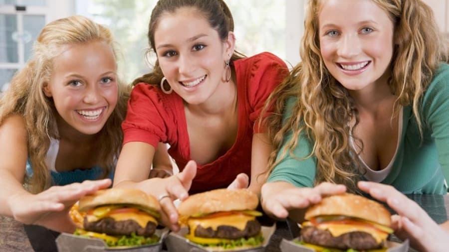 Cambio de época: ahora los sub 30 se alejan de la comida chatarra