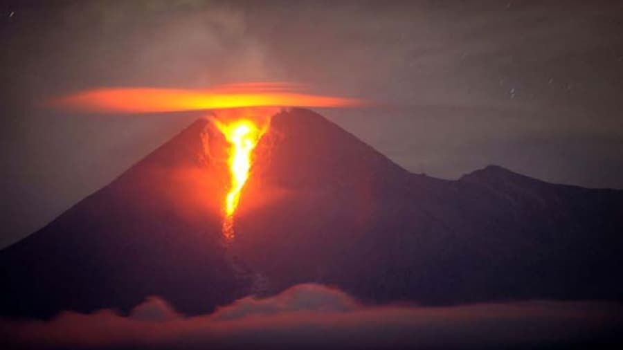 Cierran un paso fronterizo entre Argentina y Chile por la erupción del Villarrica