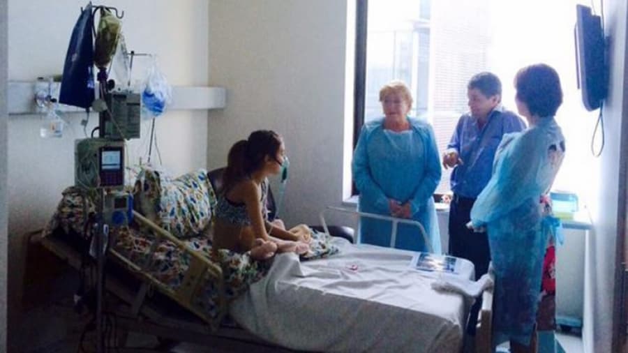 Michelle Bachelet visitó por más de una hora a la joven que le pidió autorización para morir