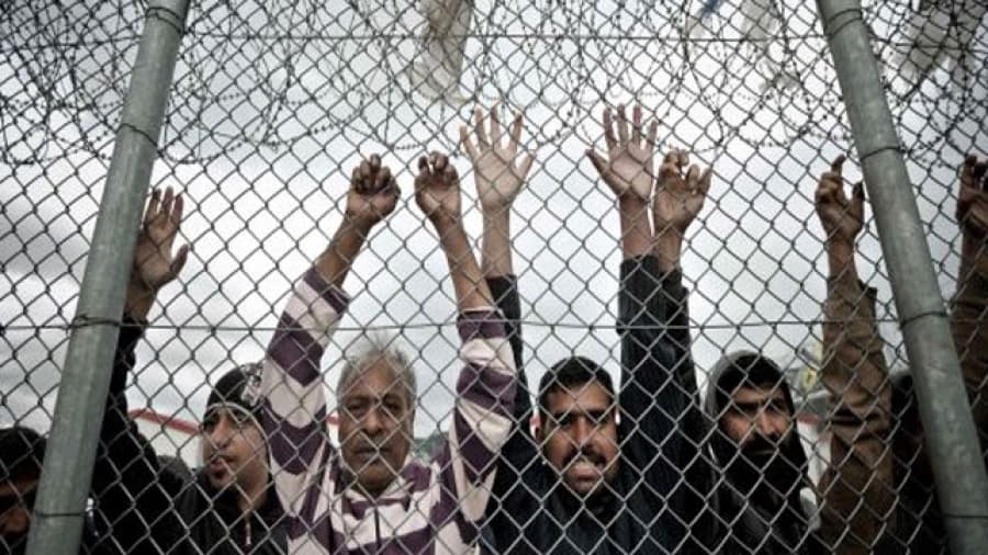 Grecia empieza a liberar a los inmigrantes retenidos