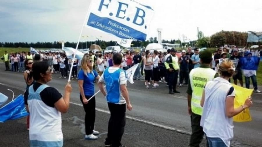 Docentes se manifestarán en las rutas en el regreso del fin de semana largo
