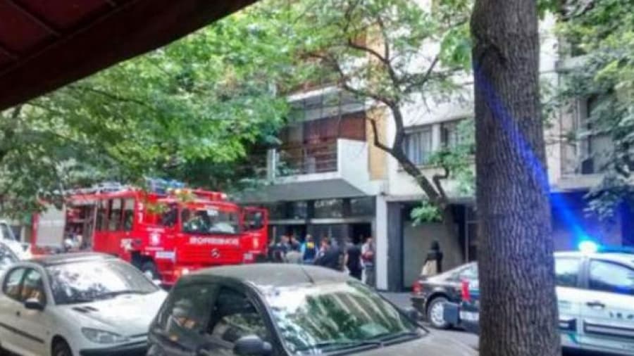 Se cayó un auto elevador en un edificio del barrio de Belgrano