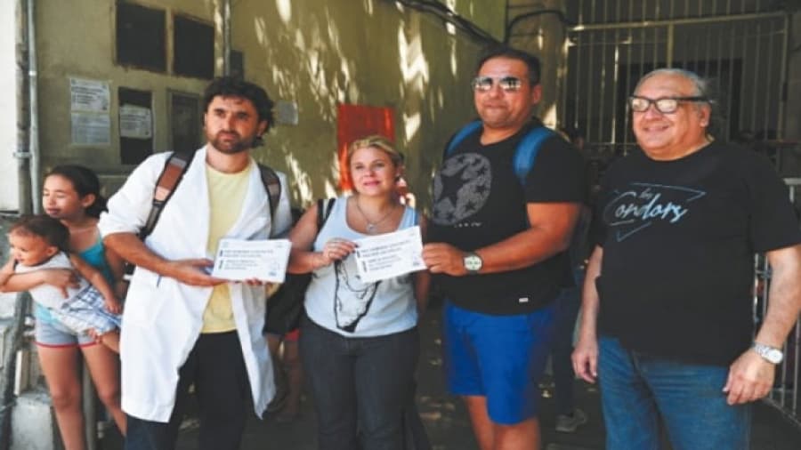 Padres reclaman por falta de vacantes en escuelas porteñas