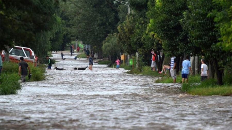 En Córdoba y Santa Fe, algunos barrios están bajo el agua y sin habitantes