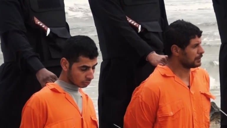 El Estado Islámico difundió la decapitación de 21 rehenes egipcios en Libia