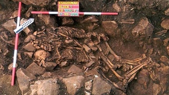 Grecia: hallan una pareja que está abrazada desde hace 6000 años