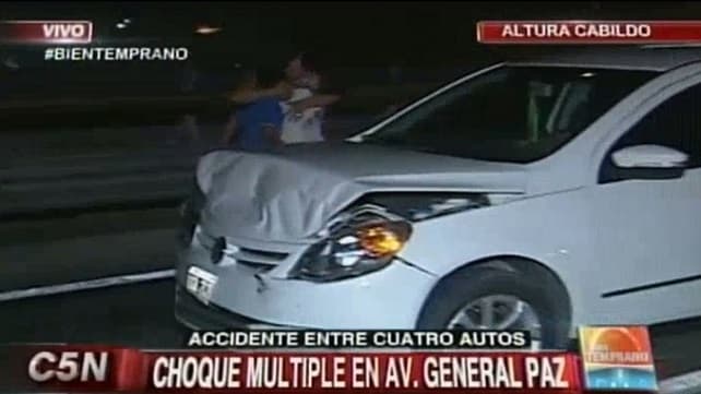 Cuatro autos chocaron en cadena en General Paz a la altura de Cabildo