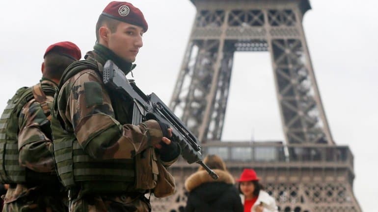 Después de Charlie Hebdo, Francia quiere crear un servicio cívico universal