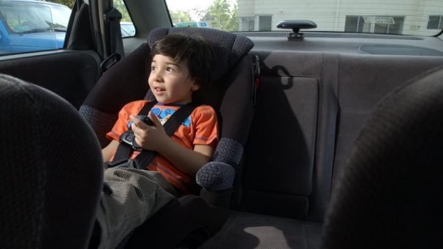Endurecen las normas para el transporte de chicos en autos