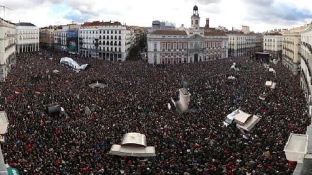 En masivo acto, los españoles se manifestaron para apoyar a «Podemos»