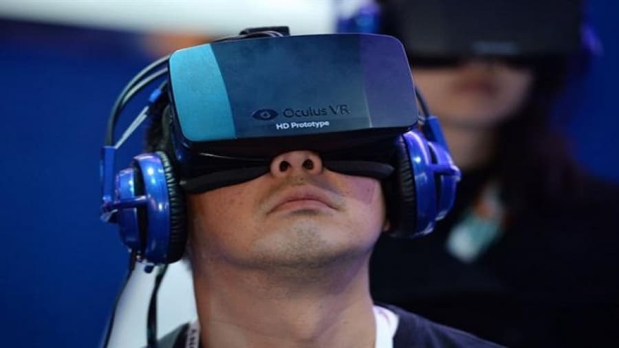El casco de realidad virtual de Facebook saldrá al mercado en 2016