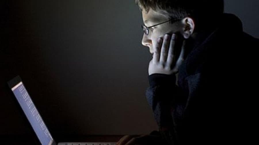 Cuatro de cada diez adolescentes están conectados a Internet las 24 horas