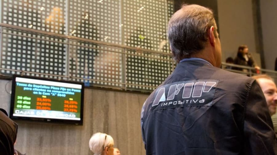 La AFIP allanó 64 domicilios de una organización que habría evadido más de $4.600 millones