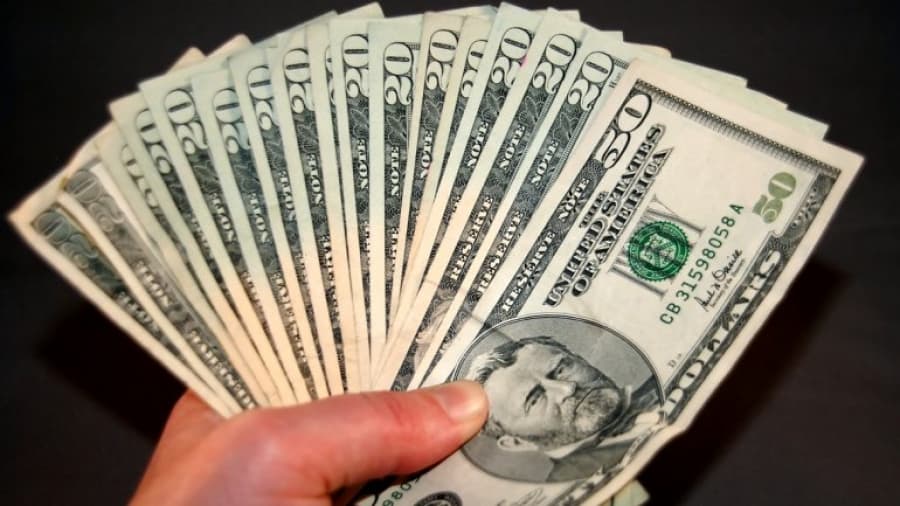 El dólar «negro» trepó casi 6 por ciento en junio, pero cae 4,3% en el año