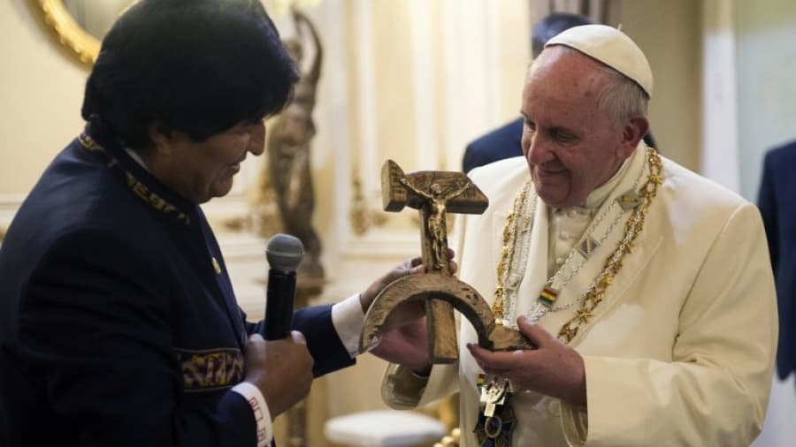 El Papa se refirió a la polémica por el crucifijo que le regaló Evo Morales