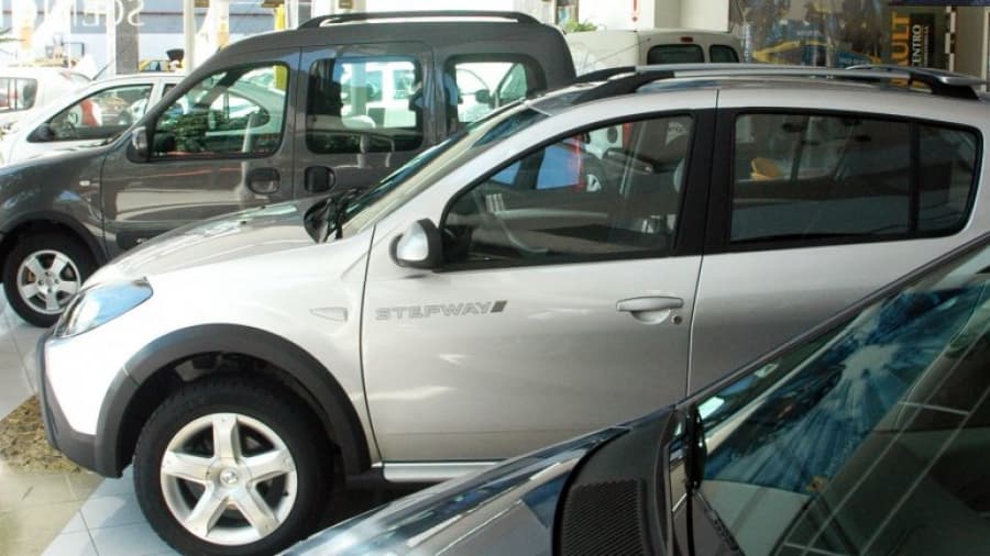 Se aceleró la caída en la venta de autos y ya acumula 17 meses en rojo