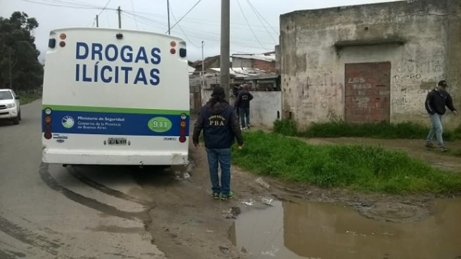 Condenado por transportar droga lo multan con de $11 y no paga