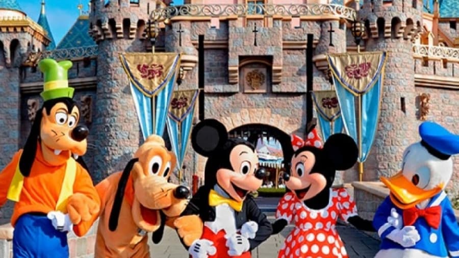 Actores de Disney defienden derecho a revelar su identidad