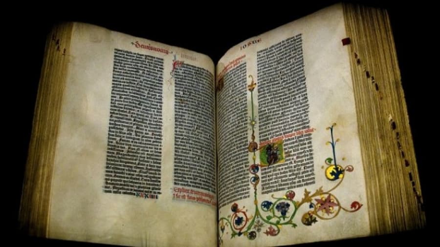 Subastarán ocho páginas de la Biblia de Gutenberg por 500 mil dólares