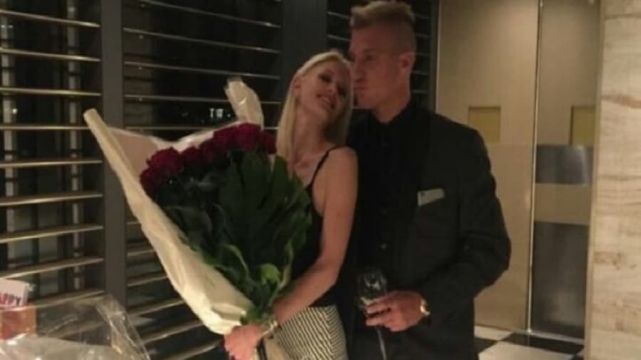 Maxi López no paga la cuota alimentaria pero se saca selfies de millonario con su novia