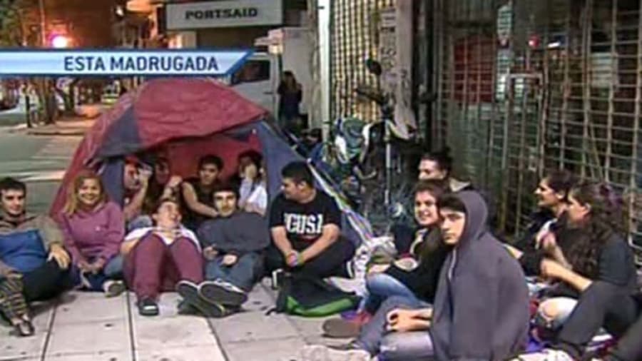 Furor por Tan Biónica: acampe y largas colas para comprar el nuevo disco