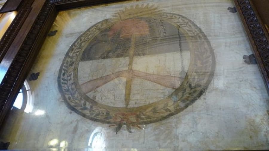 Reconocen como símbolo patrio la Bandera Nacional de la Libertad Civil creada por Belgrano