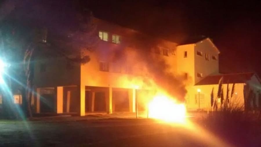 Detuvieron a cinco personas por el linchamiento y los destrozos en Monte Hermoso