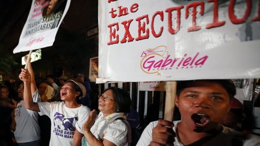Indonesia: ejecutan a ocho personas por narcotráfico pero una mujer se salvó