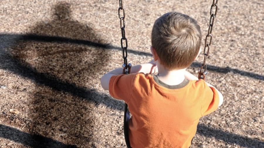 Insólita justificación del juez que le redujo la pena al violador de un nene de 6 años «por ser gay»
