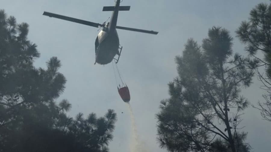 Uruguay refuerza el operativo militar para apagar el incendio en Punta Ballena
